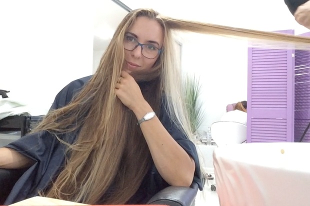 VIDEO - Kateryna at the hair salon