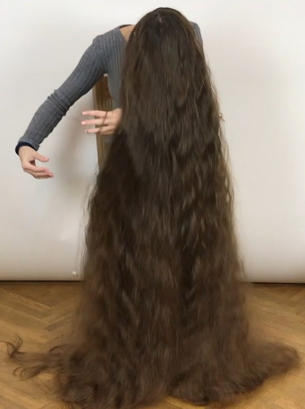 VIDEO - Hiding in hair