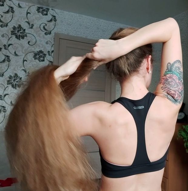 VIDEO - A massive mane and folded hair