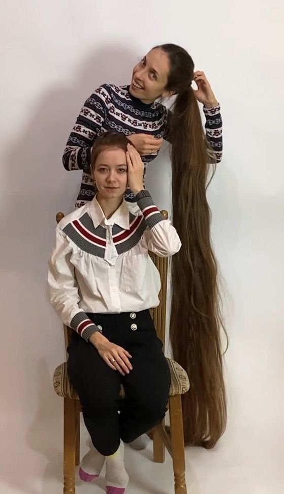 VIDEO - Extreme floor length hair play with friend