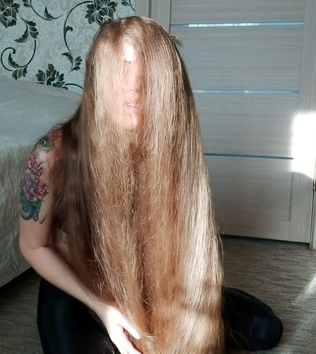 VIDEO - Extreme hair smelling