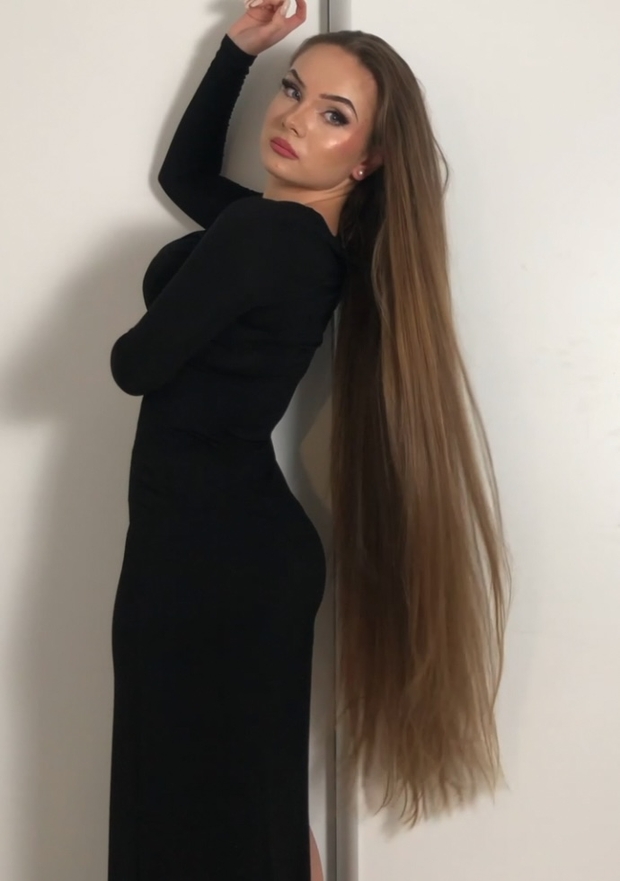 VIDEO - Super elegant ponytail display