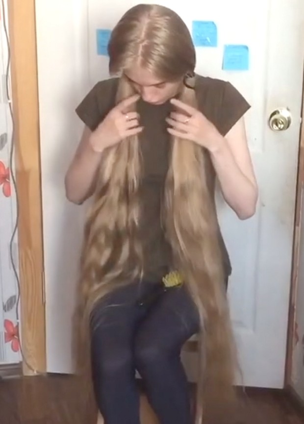 VIDEO - Brush, bun, braid