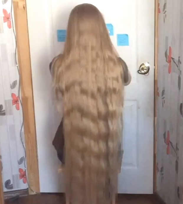 VIDEO - Brush, bun, braid