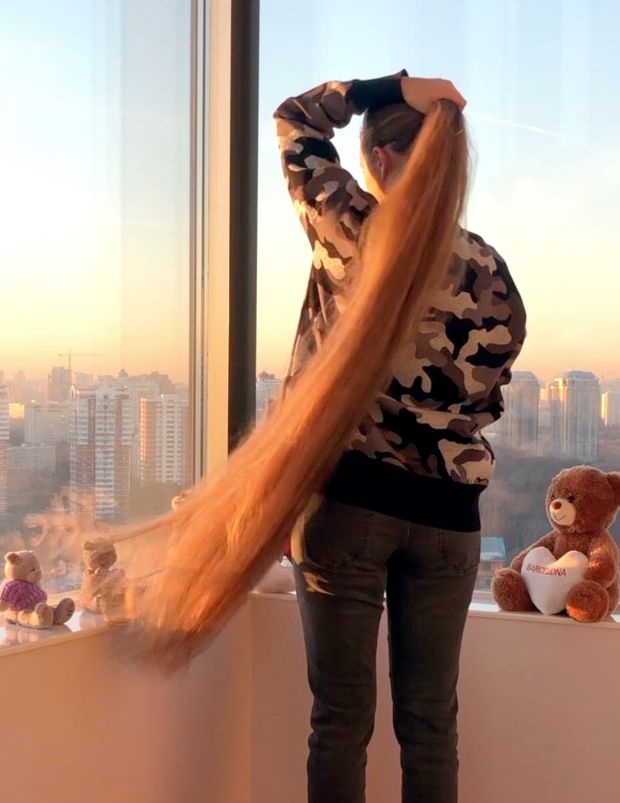 VIDEO - Heavy calf length hair