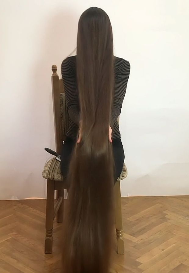 VIDEO - Super silky floor length hair