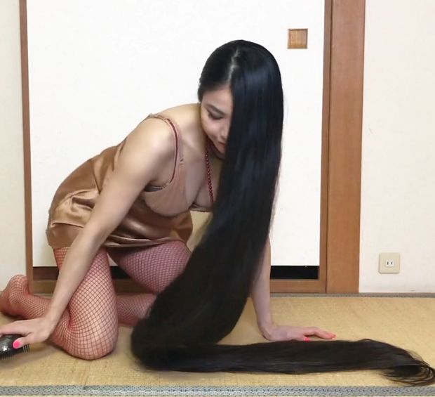VIDEO - Extreme hair = Extreme hair play