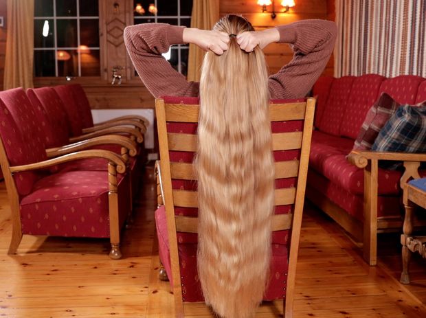 VIDEO - Massive blonde hair sliding and bundrops