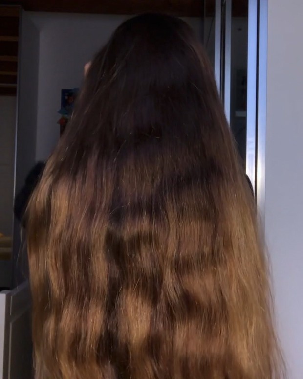 VIDEO - Ottavia&#x27;s thick hair play 2