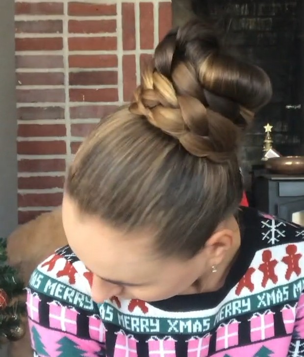 VIDEO - Christmas in April