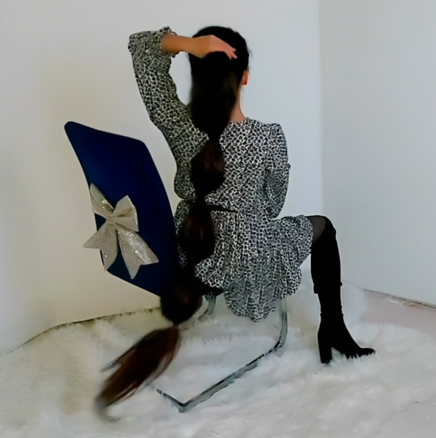 VIDEO - Kornelija and the blue chair