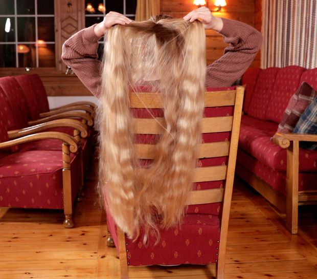 VIDEO - Perfect wavy ponytail sliding