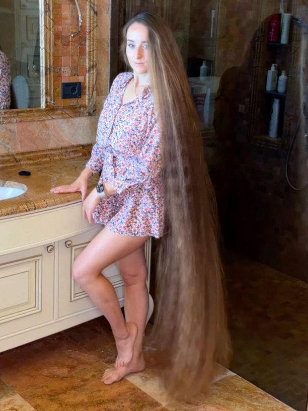 VIDEO - Extreme super thick and long hair