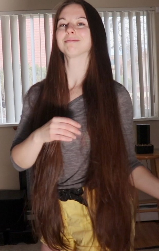 VIDEO - Antonia in her living room