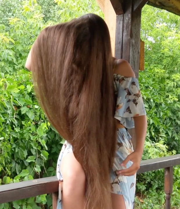 VIDEO - She has so much hair!