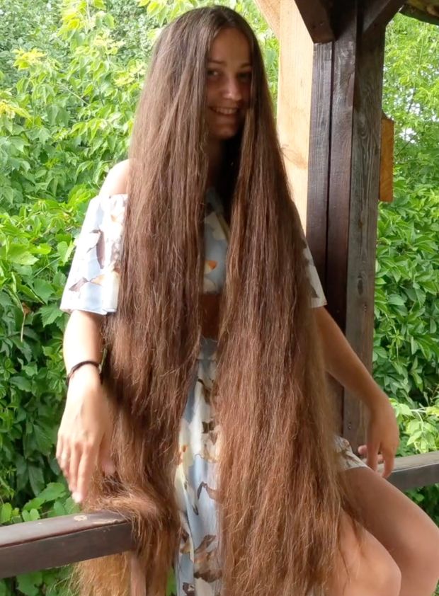 VIDEO - She has so much hair!