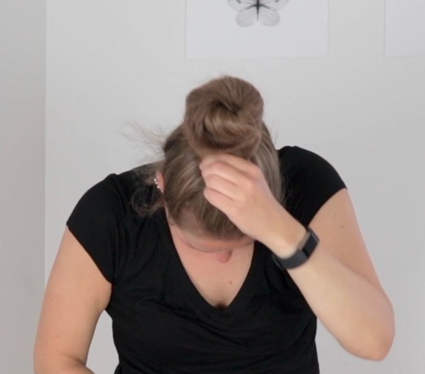 VIDEO - Siri&#x27;s buns on top of her head and in front of her face