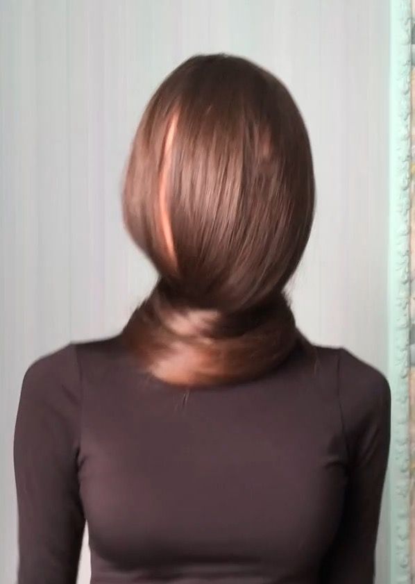 VIDEO - Alina&#x27;s long hair covering and smelling