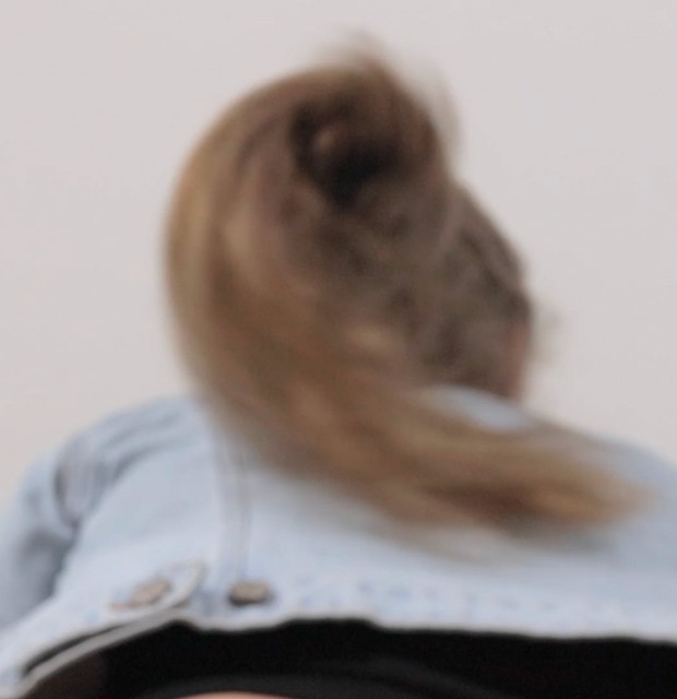 VIDEO - Siri&#x27;s massive mane vs. the camera