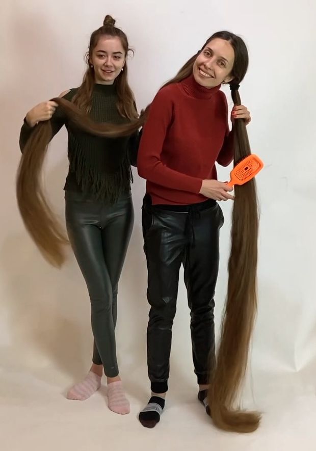 VIDEO - Two very long braids