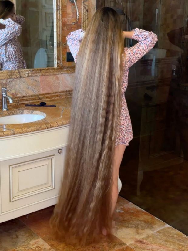 VIDEO - Extreme super thick and long hair