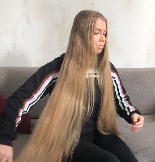 VIDEO - Selma&#x27;s brushing and braiding