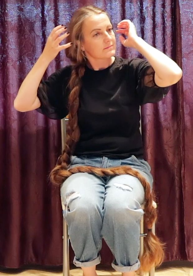 VIDEO - From a massive braid to a very massive mane