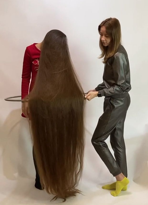 VIDEO - Floor length hair creativity