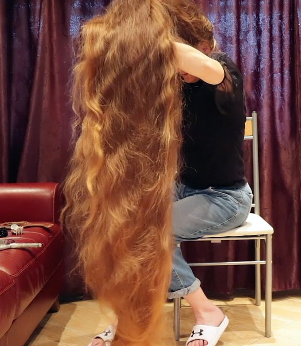 VIDEO - From a massive braid to a very massive mane