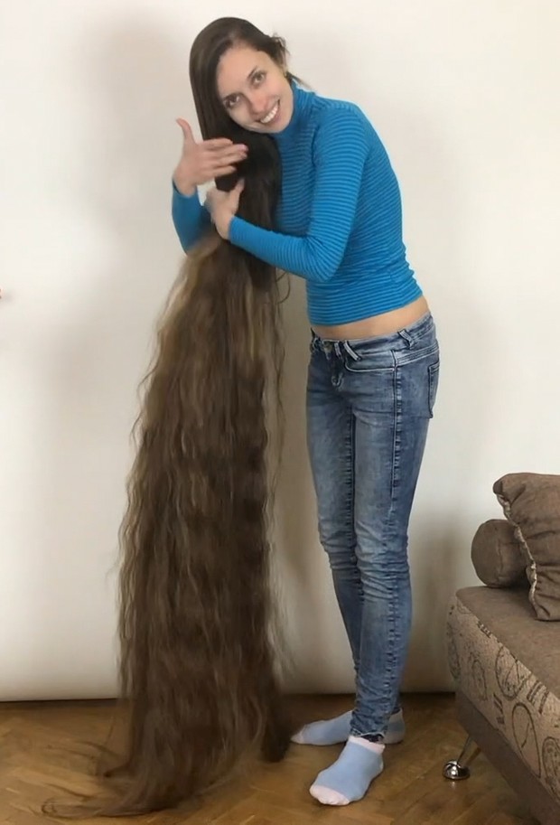 VIDEO - Longer than floor length