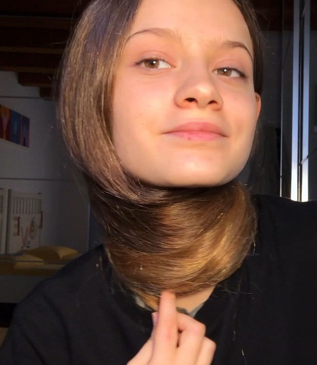 VIDEO - Ottavia&#x27;s thick hair play 2