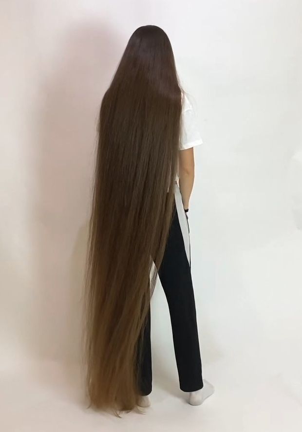 VIDEO - The DEFINITION of perfect long hair