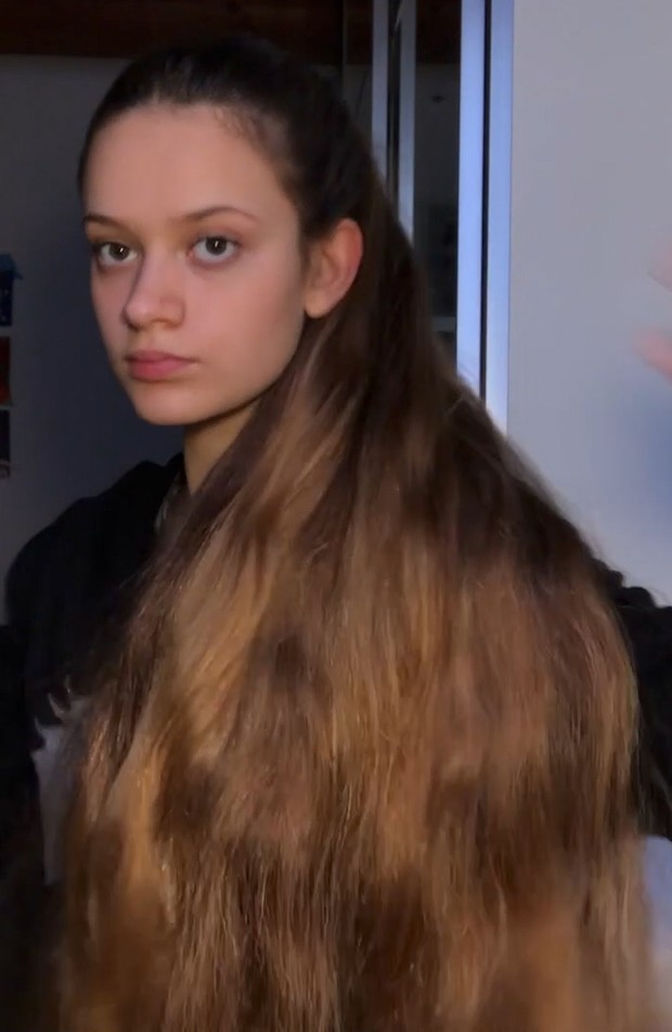 VIDEO - Ottavia&#x27;s thick hair play 2