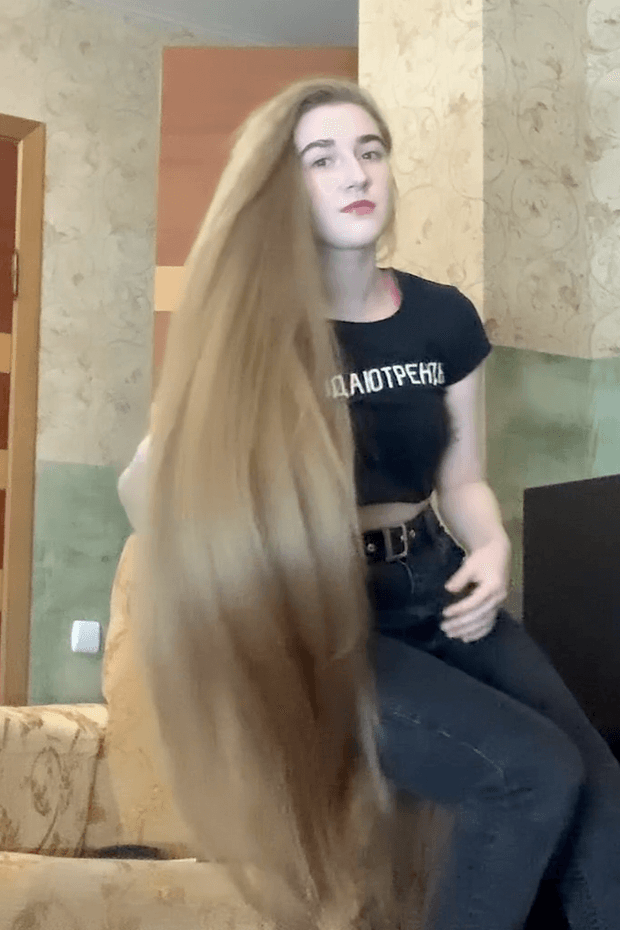 VIDEO - Soft, silky blonde knee length hair