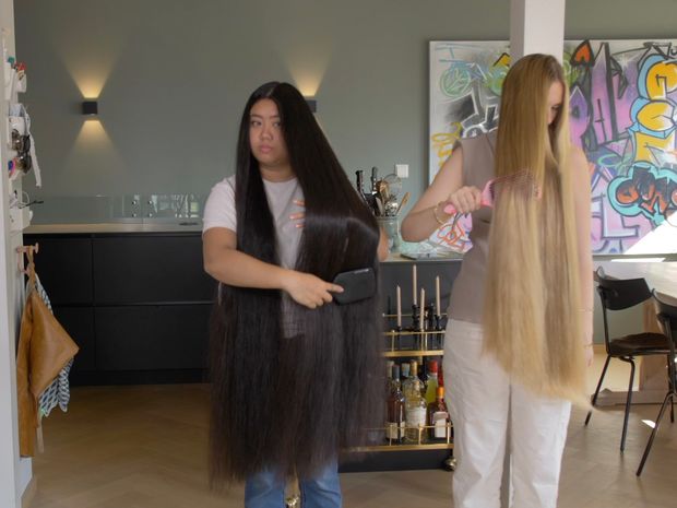 VIDEO - Two very impressive manes