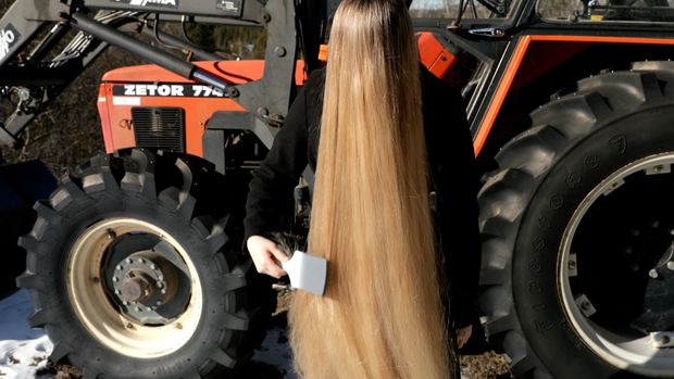 VIDEO - The Tractor