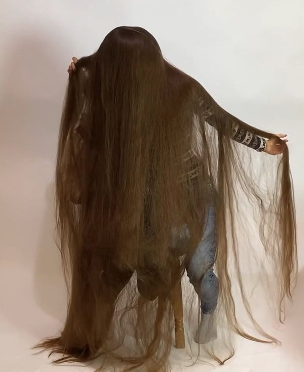 VIDEO - Extreme floor length hair play with friend