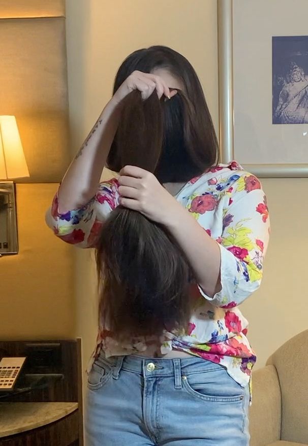 VIDEO - Neha&#x27;s extreme long hair show