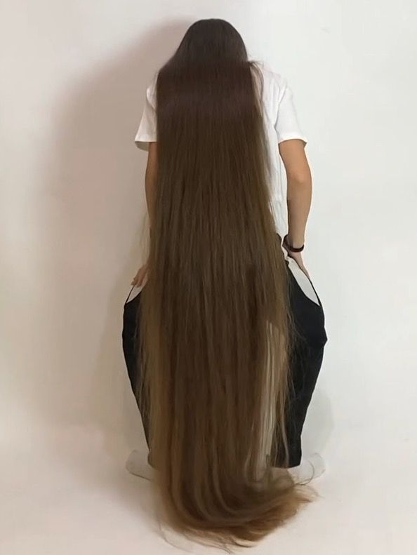 VIDEO - The DEFINITION of perfect long hair