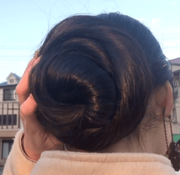 VIDEO - Floor length hair in public 2