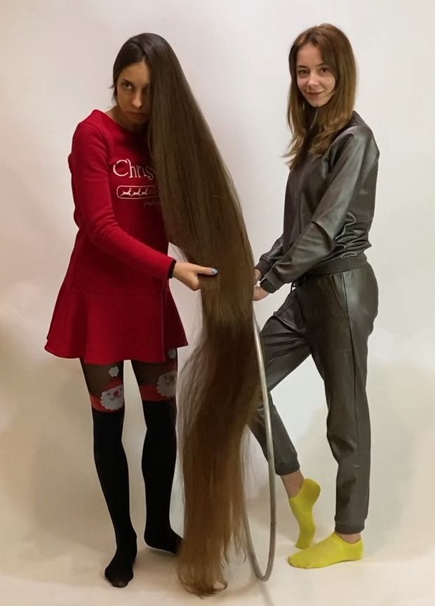 VIDEO - Floor length hair creativity