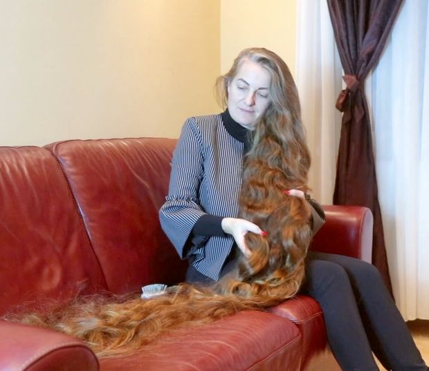 VIDEO - Super heavy floor length hair