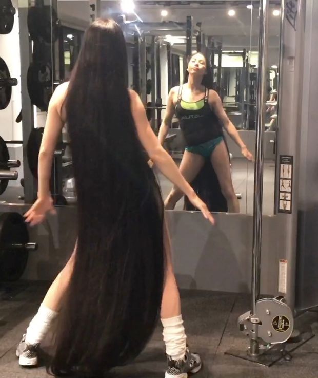 VIDEO - The longest hair at the gym