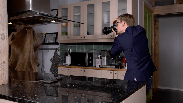 VIDEO - A Rapunzel&#x27;s photoshoot in the kitchen BTS
