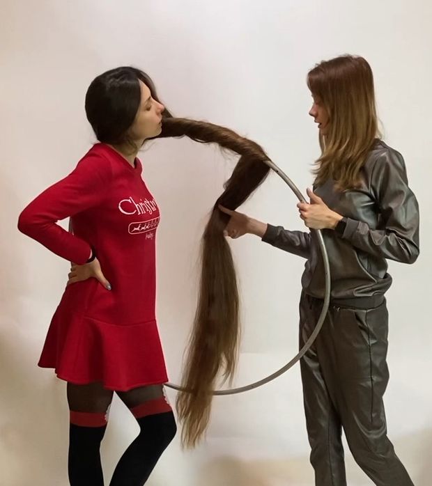 VIDEO - Floor length hair creativity