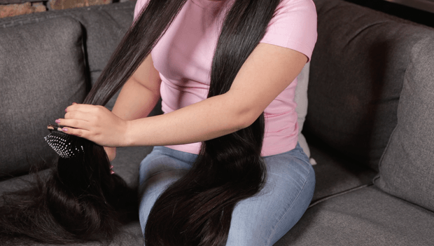 VIDEO - Rapunzel brushing in the sofa