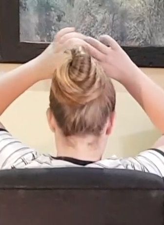 VIDEO - Heavy blonde hair behind the chair