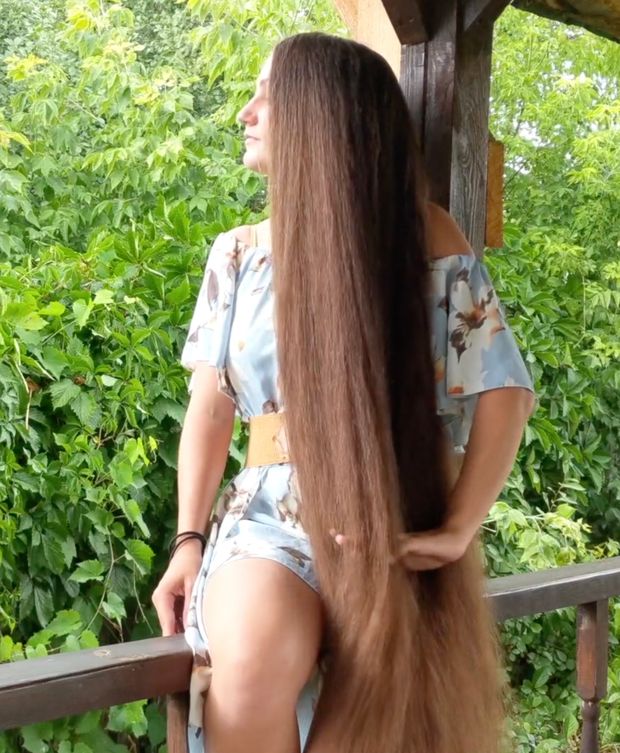 VIDEO - She has so much hair!
