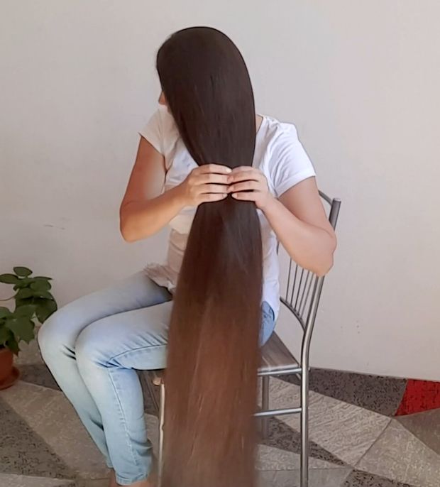 VIDEO - Parting, brushing and hairstyles