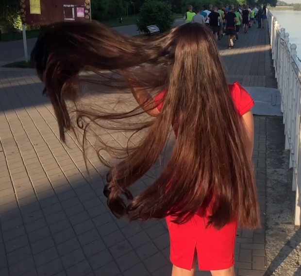 VIDEO - Red elegance